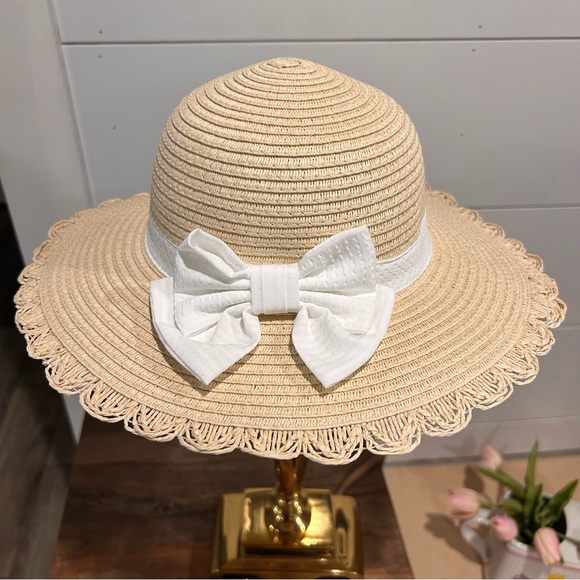 Other - Girl’s Easter/Summer Straw Sun Scalloped Edge Hat with White Ribbon Bow